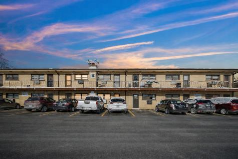 12 King Arthur Court Northlake IL 60164