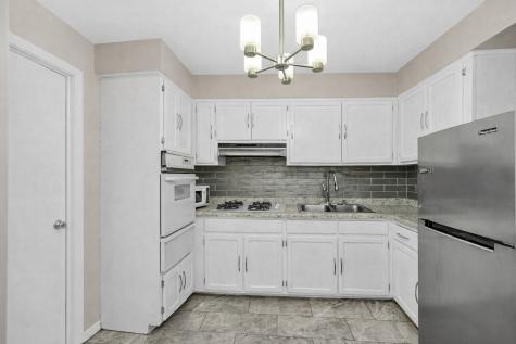 12 King Arthur Court Northlake IL 60164