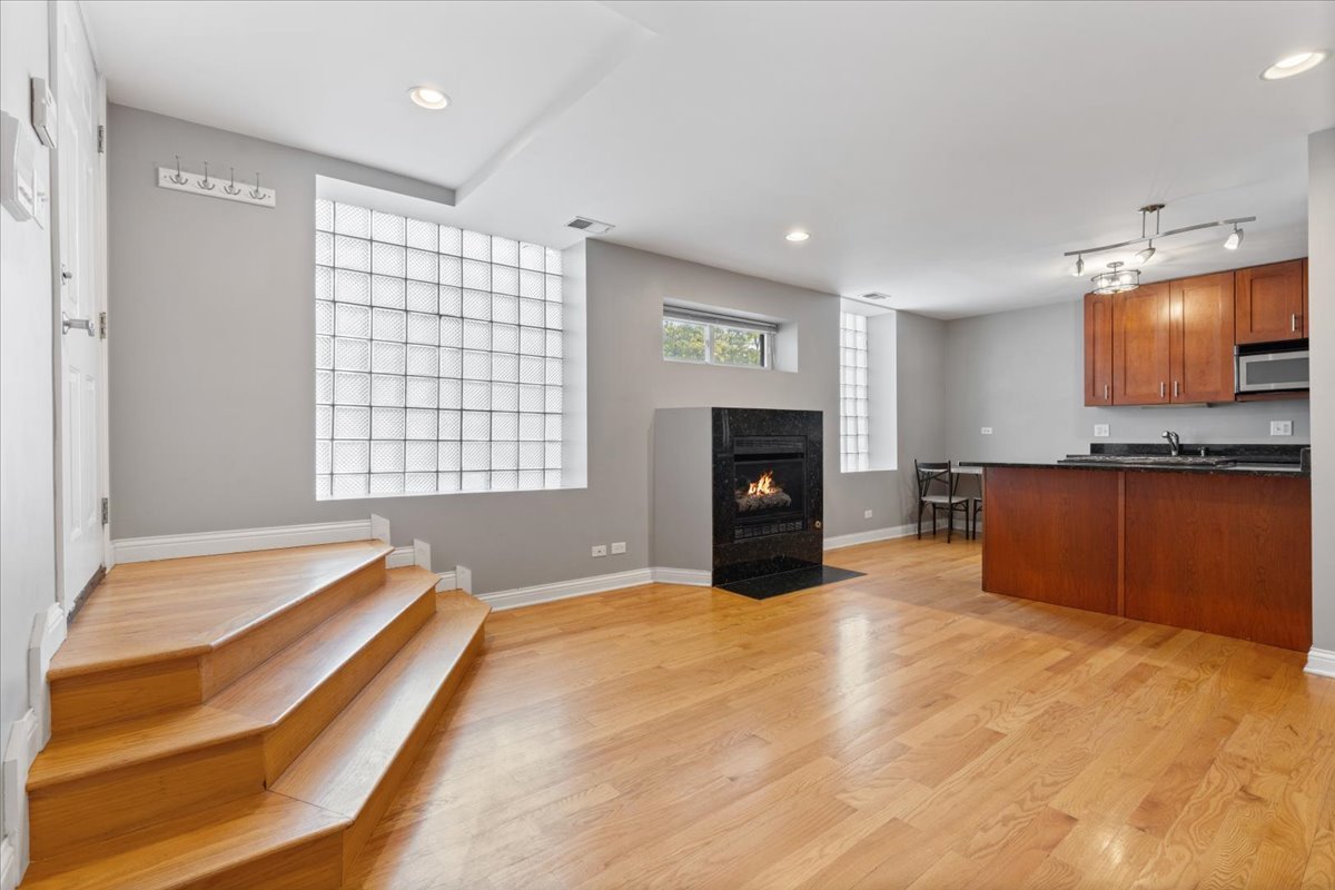2307 West Haddon Avenue Chicago IL 60622