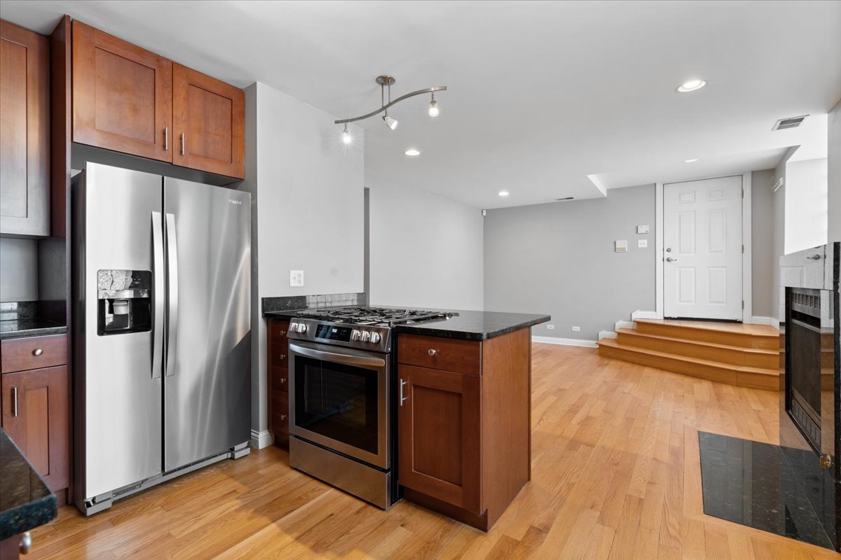 2307 West Haddon Avenue Chicago IL 60622