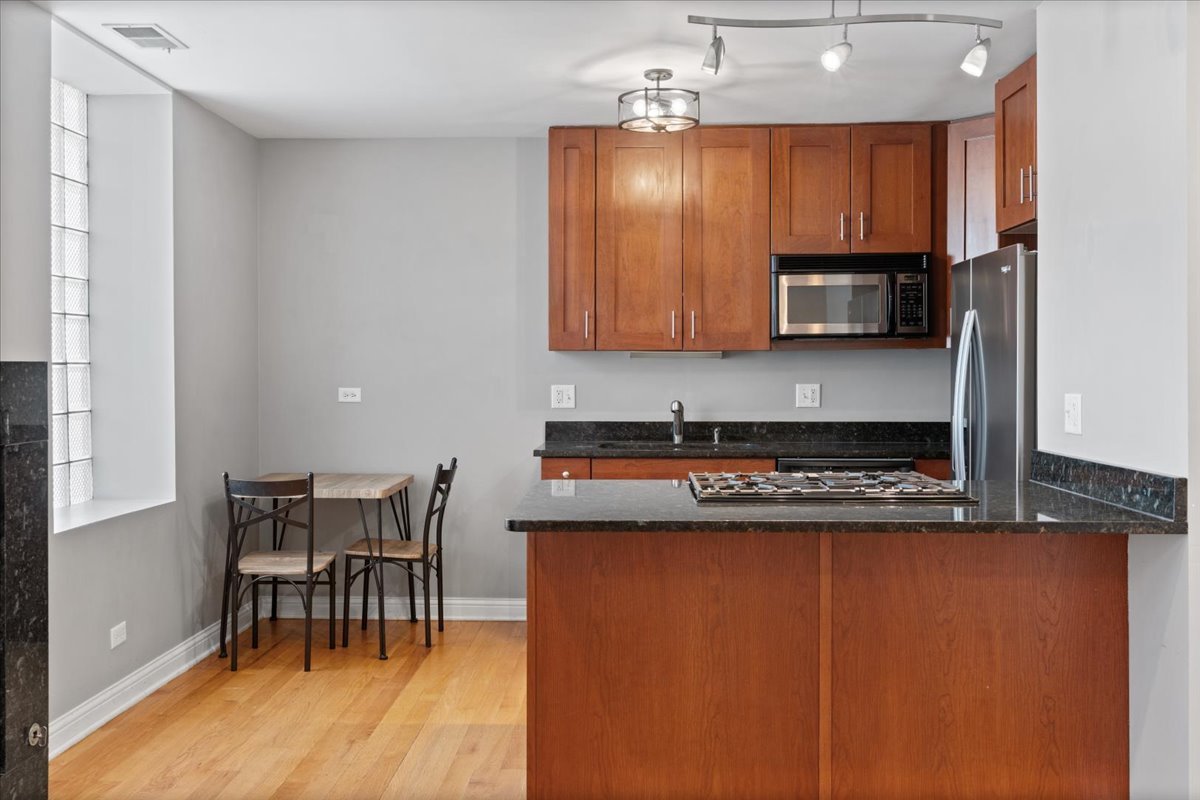 2307 West Haddon Avenue Chicago IL 60622