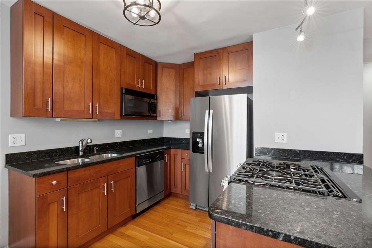 2307 West Haddon Avenue Chicago IL 60622