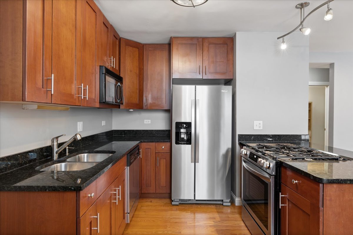 2307 West Haddon Avenue Chicago IL 60622
