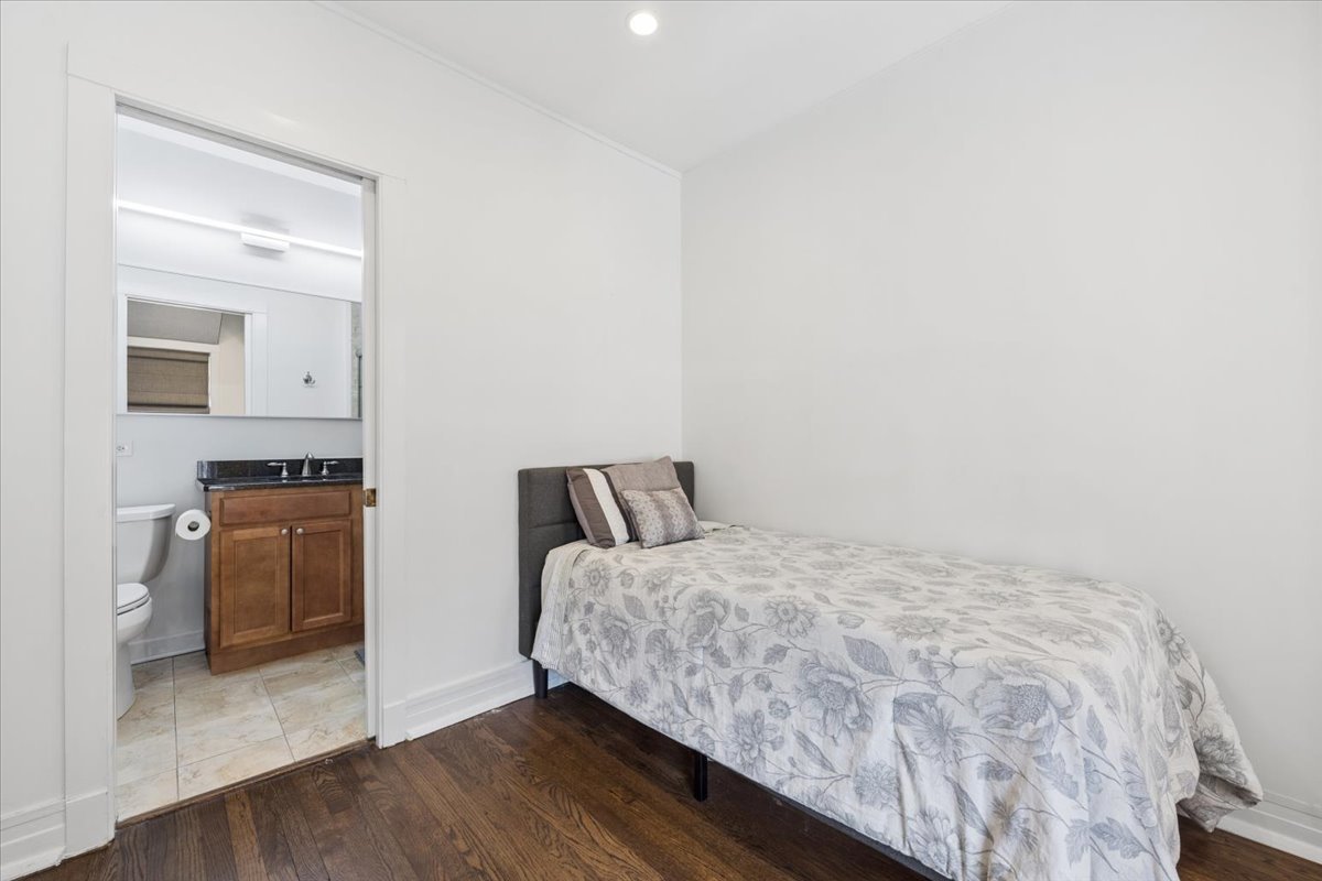 5802 South Blackstone Avenue Chicago IL 60637