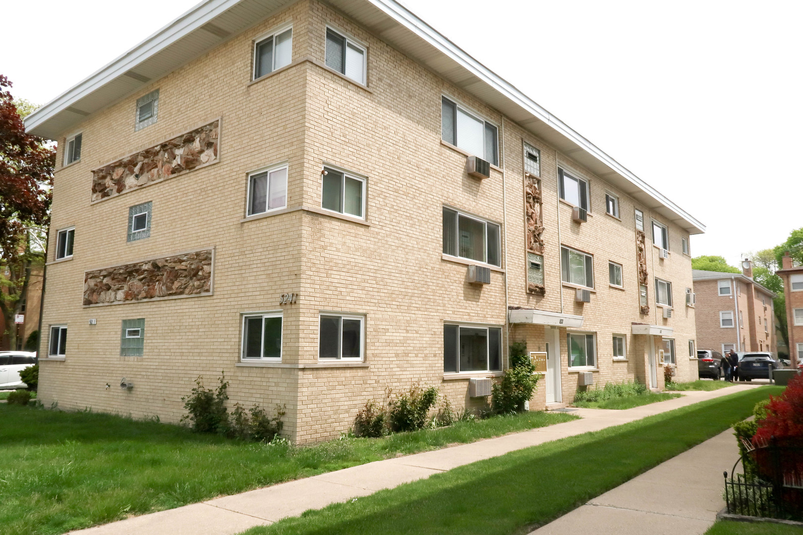 5241 North East River Road Chicago IL 60656