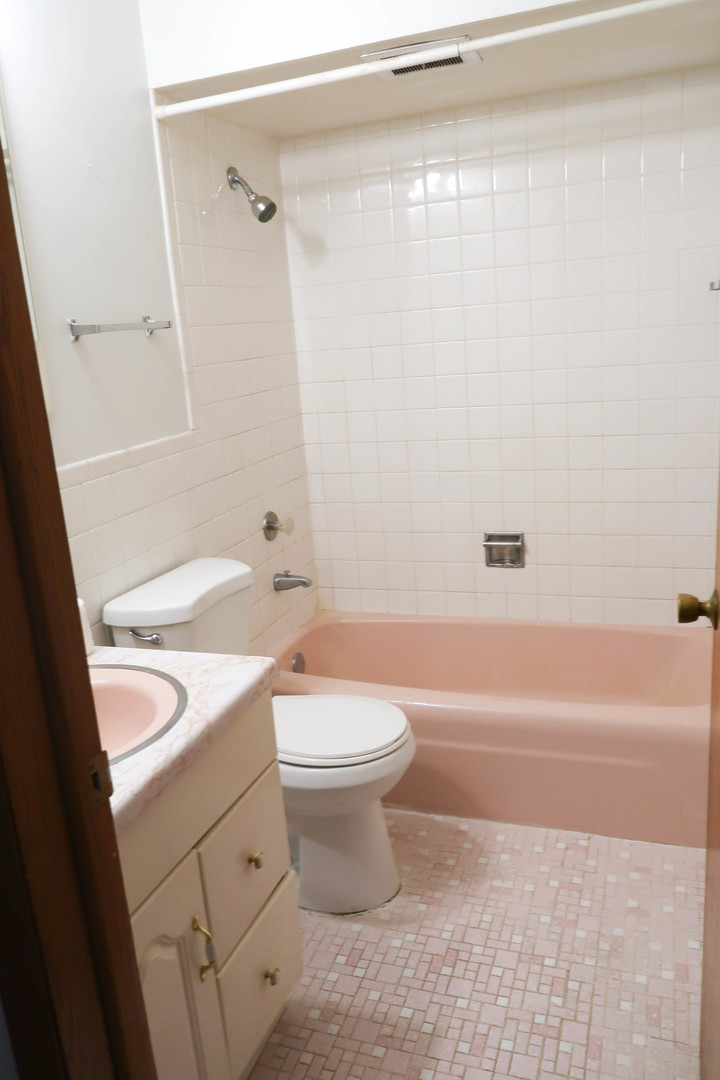 5241 North East River Road Chicago IL 60656