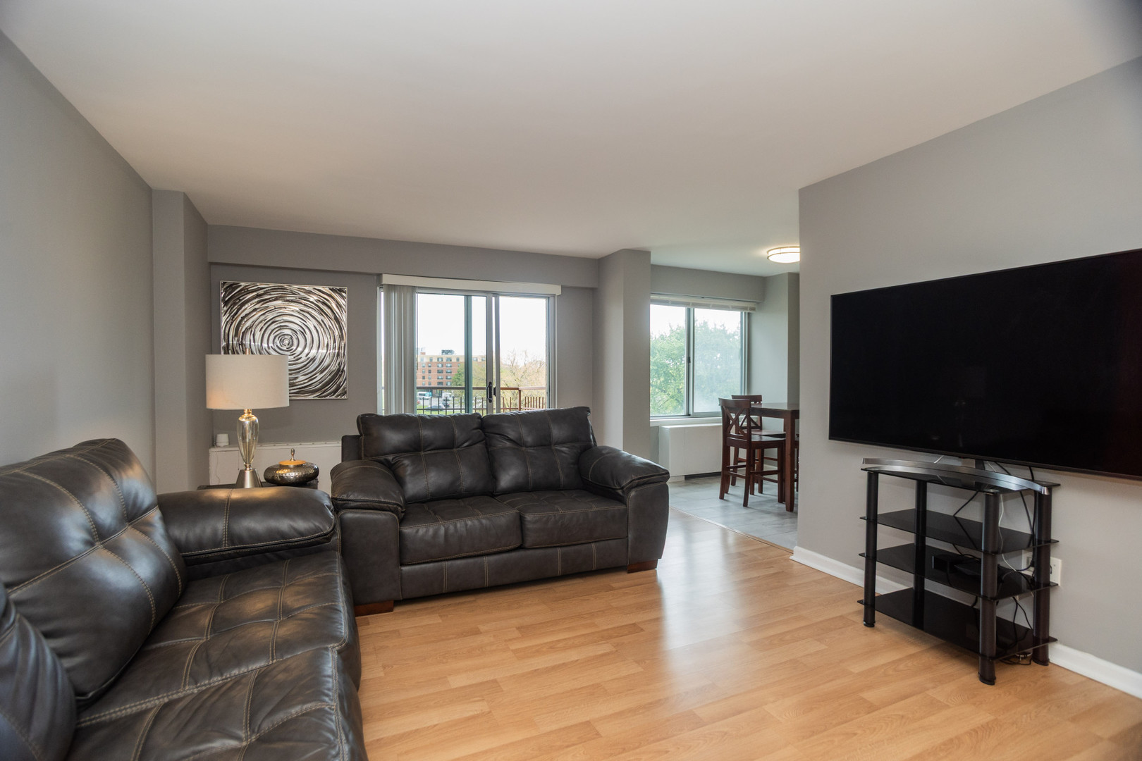 6833 North Kedzie Avenue Chicago IL 60645