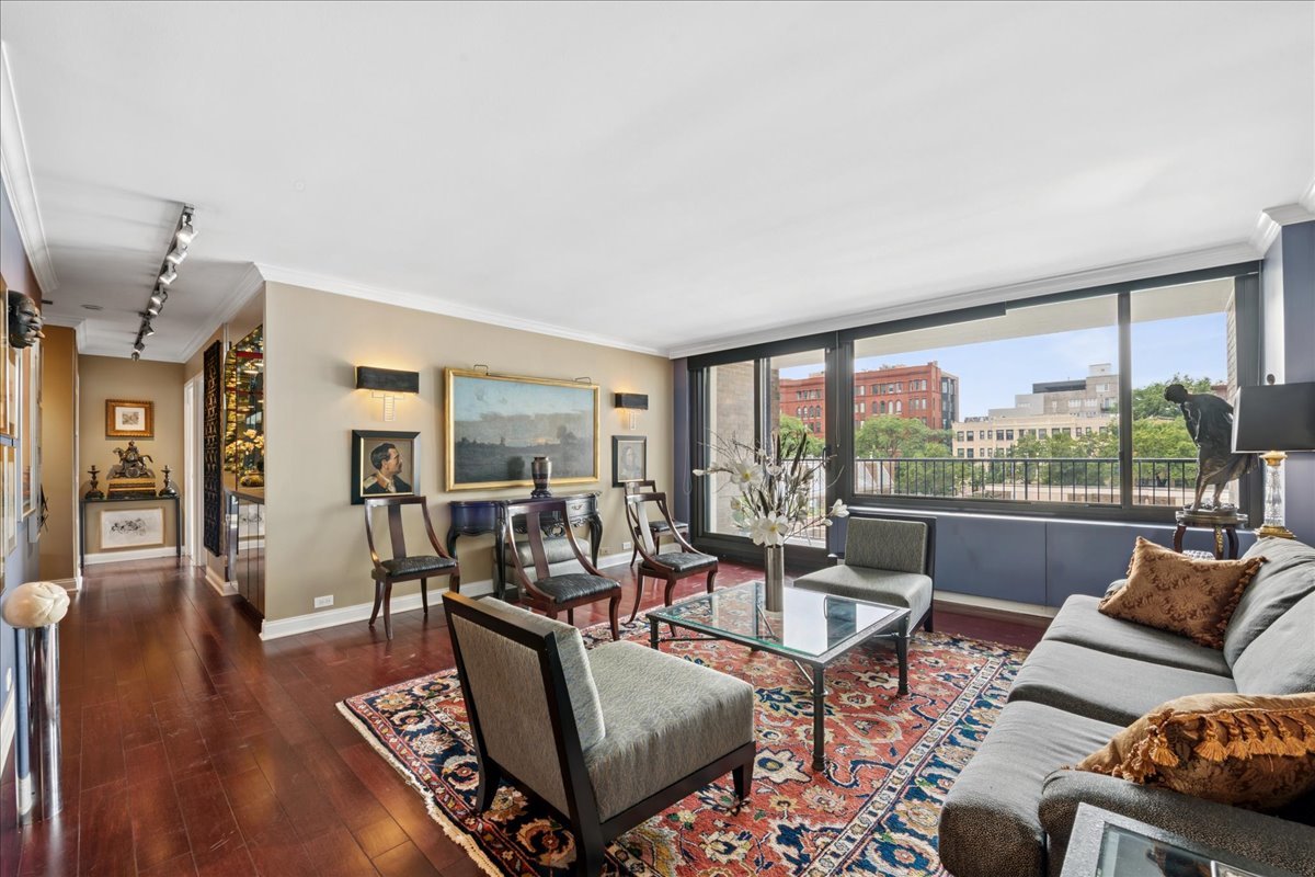 1555 North Sandburg Terrace Chicago IL 60610