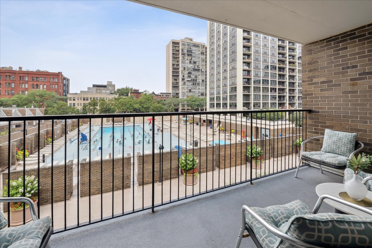 1555 North Sandburg Terrace Chicago IL 60610