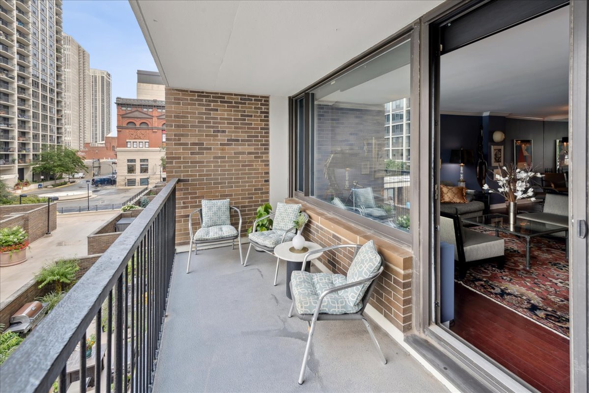 1555 North Sandburg Terrace Chicago IL 60610
