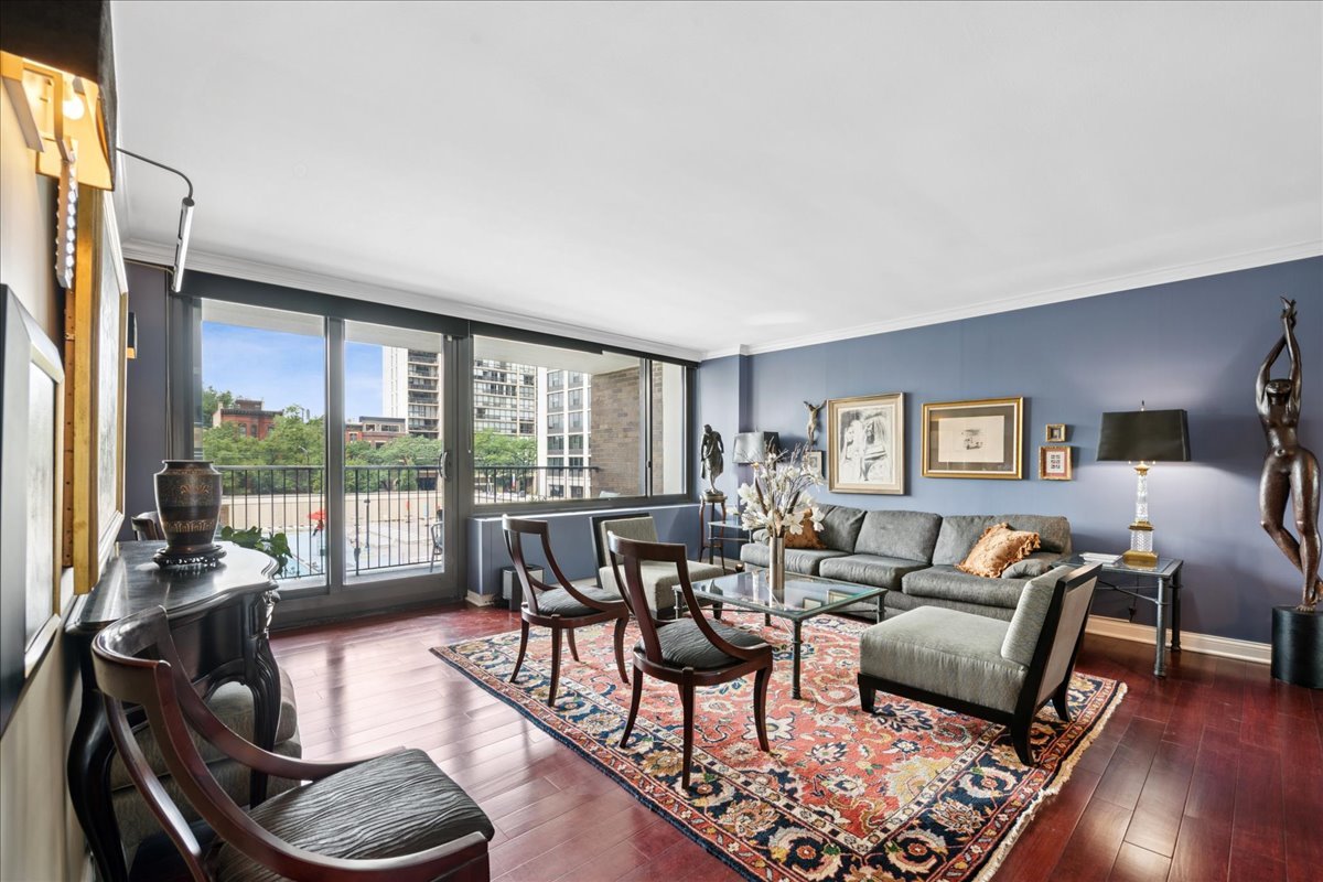 1555 North Sandburg Terrace Chicago IL 60610