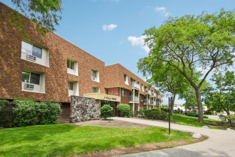 1 Villa Verde Drive Buffalo Grove IL 60089