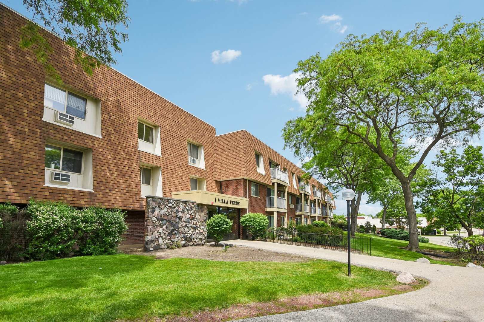 1 Villa Verde Drive Buffalo Grove IL 60089
