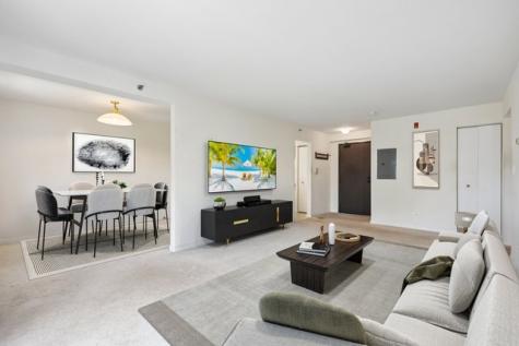 1 Villa Verde Drive Buffalo Grove IL 60089