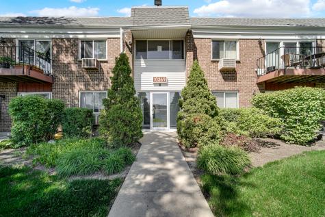 10369 Dearlove Road Glenview IL 60025