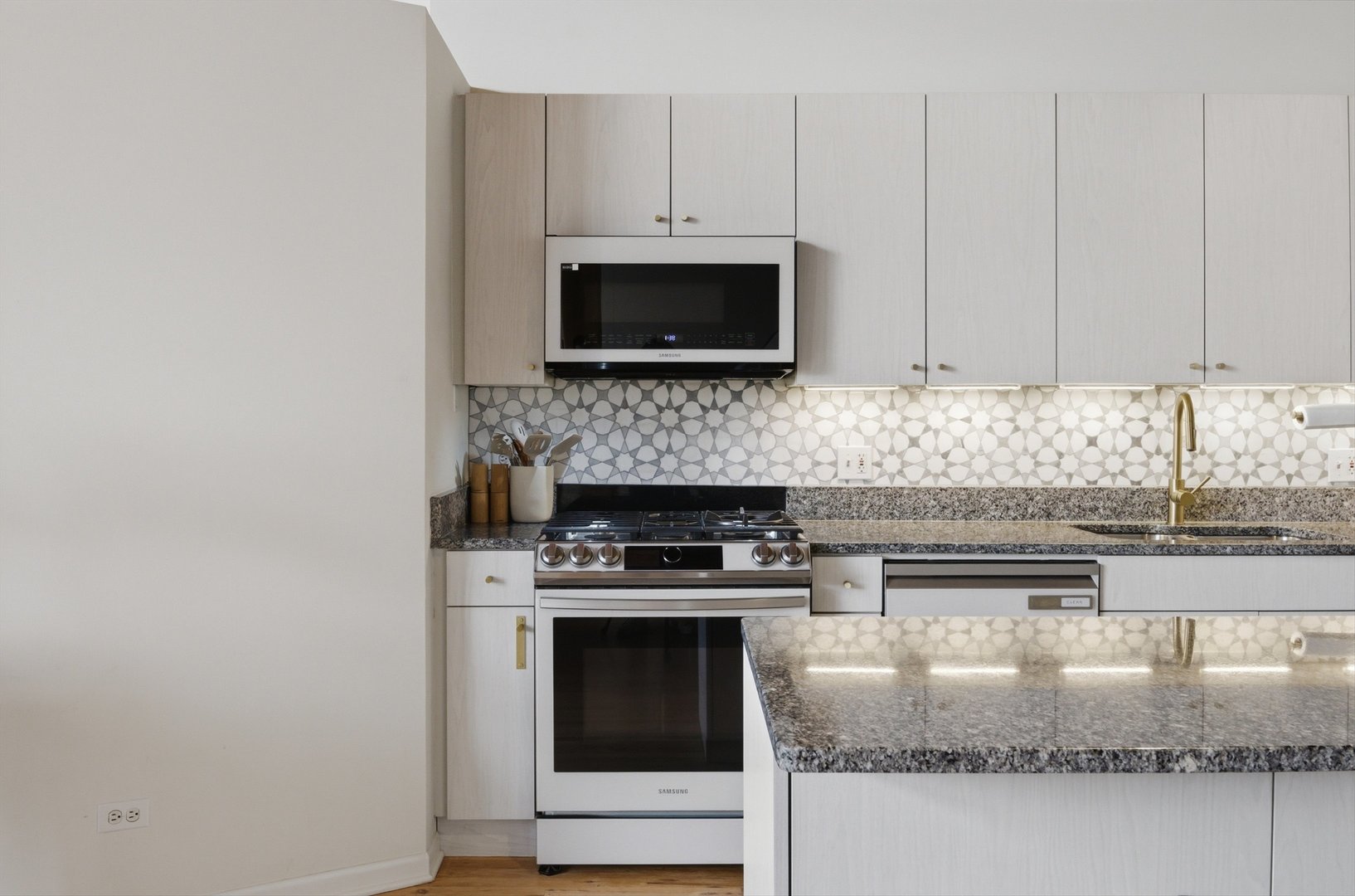 2544 West North Avenue Chicago IL 60647