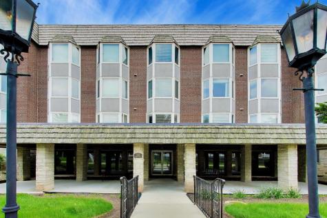 201 Thames Parkway Park Ridge IL 60068