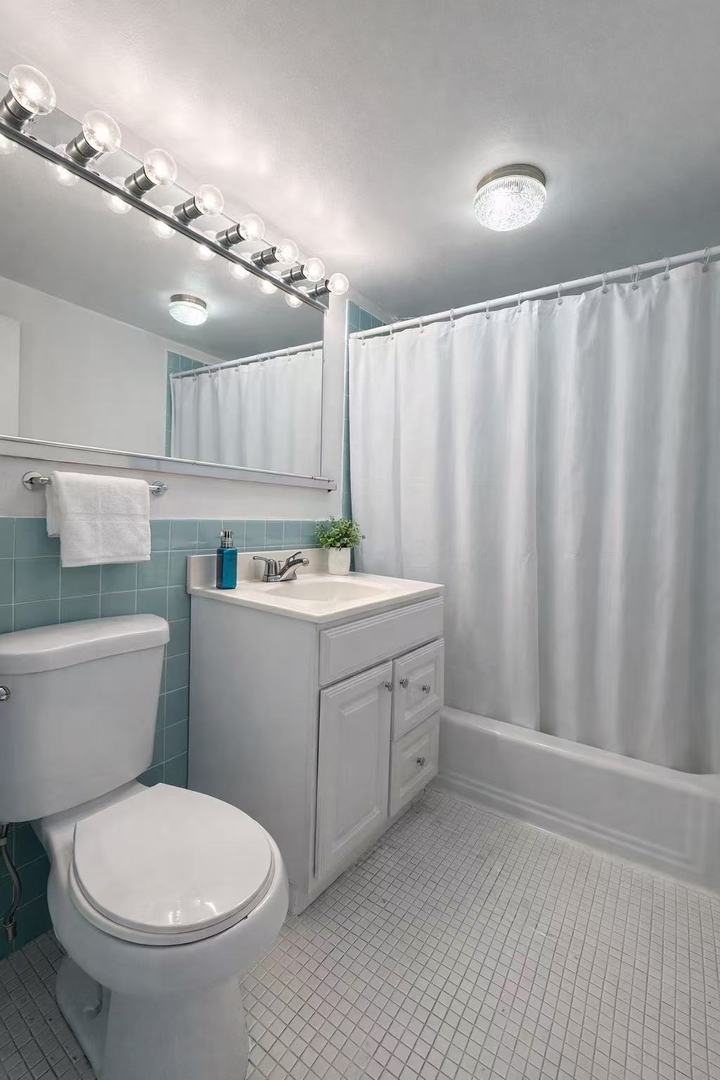 6301 North Sheridan Road Chicago IL 60660