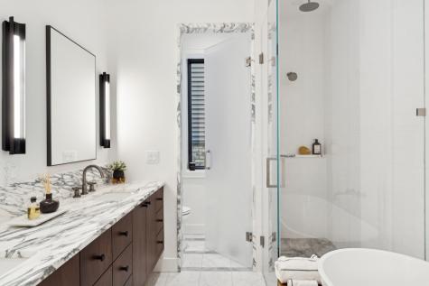 2237 West Roscoe Street Chicago IL 60618