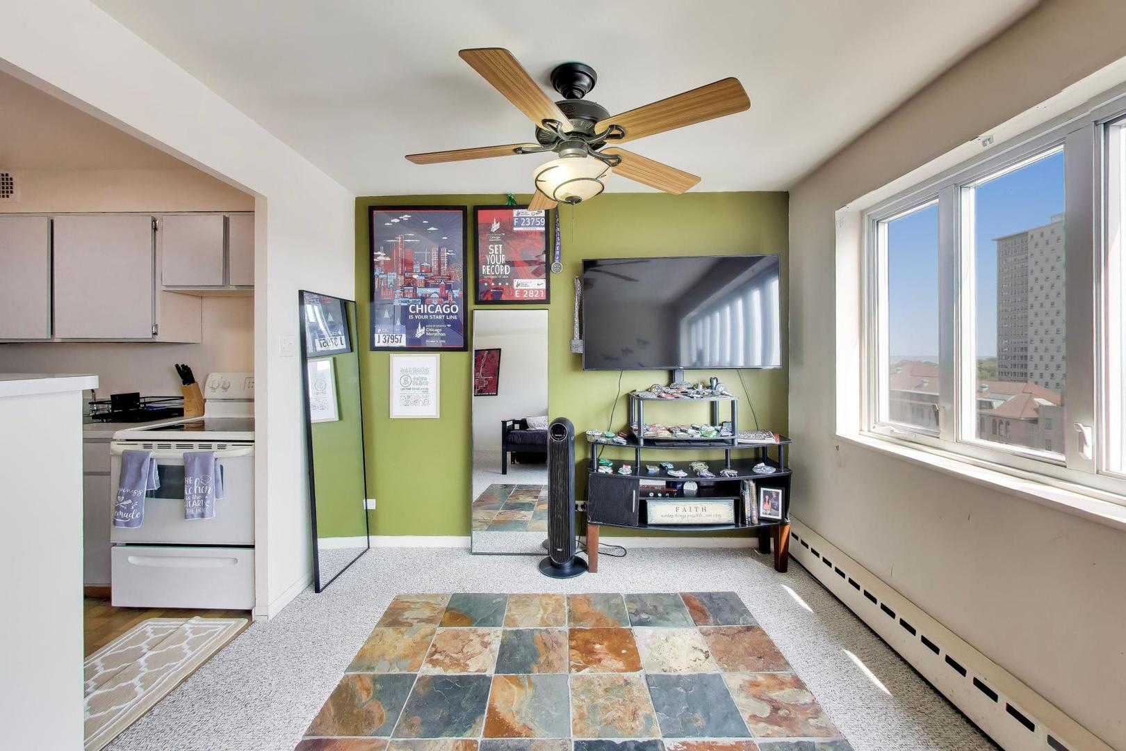 708 West Bittersweet Place Chicago IL 60613