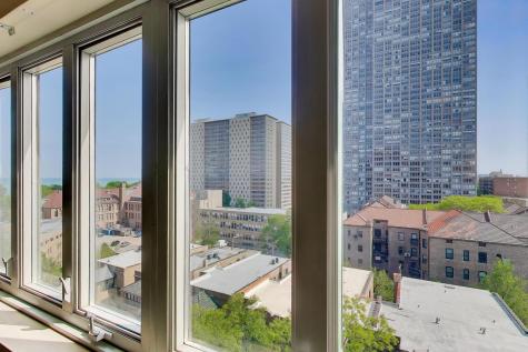 708 West Bittersweet Place Chicago IL 60613