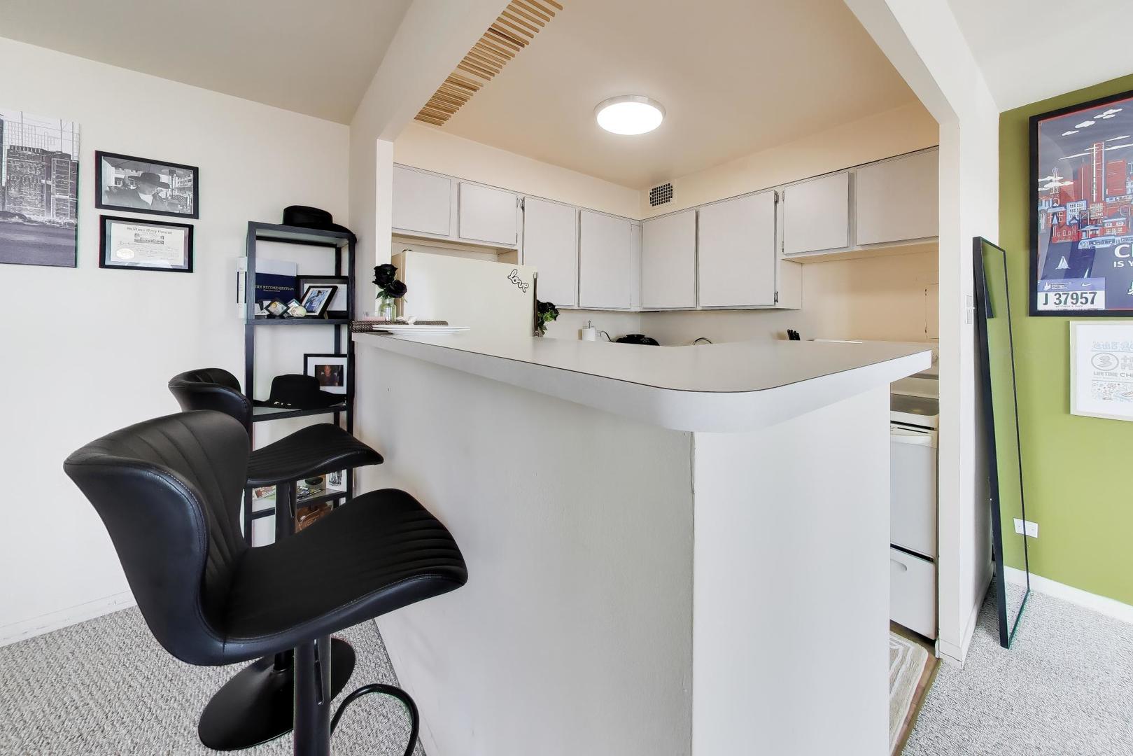 708 West Bittersweet Place Chicago IL 60613