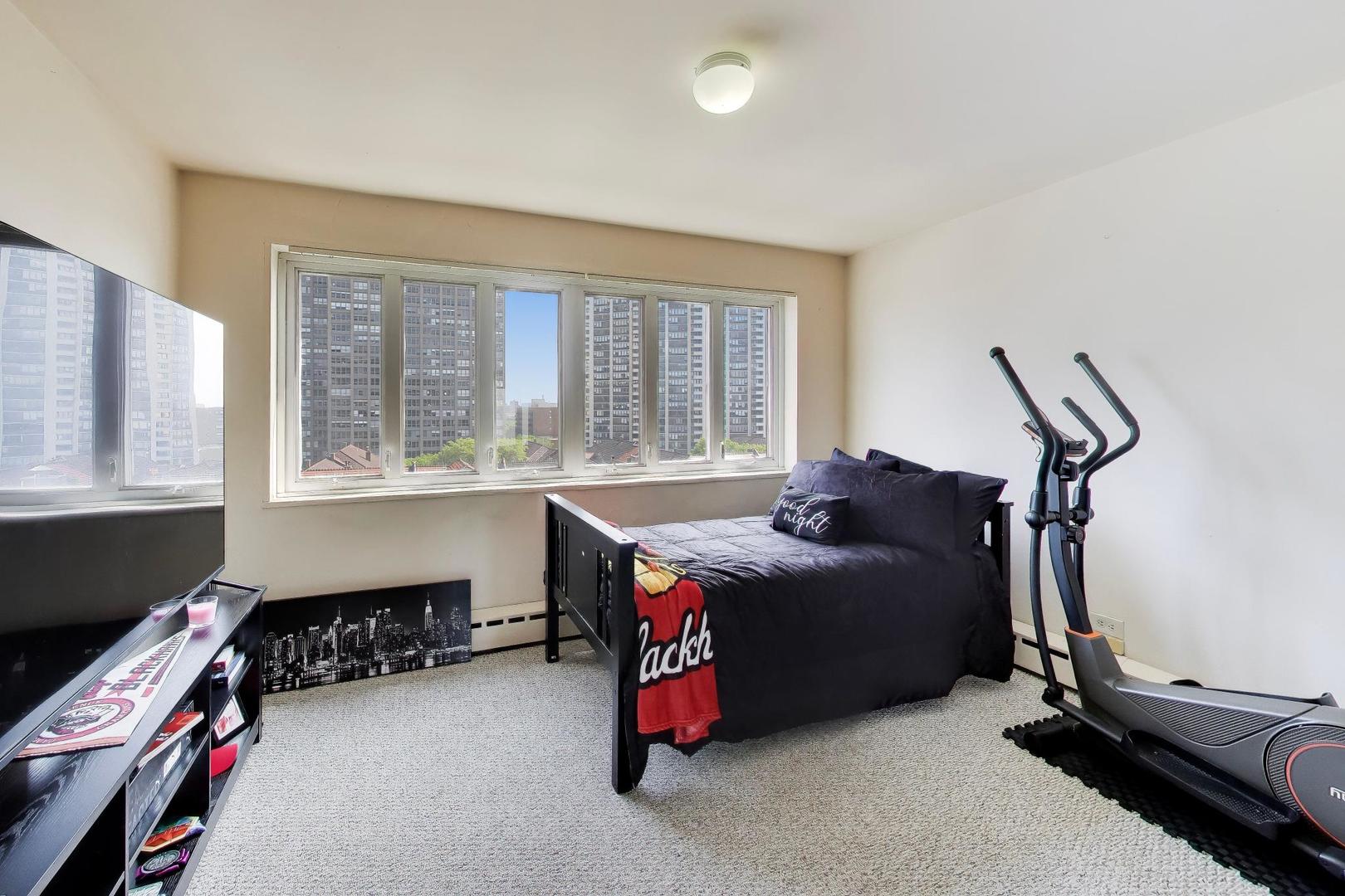 708 West Bittersweet Place Chicago IL 60613
