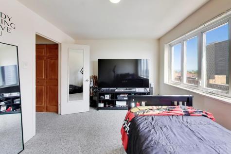 708 West Bittersweet Place Chicago IL 60613