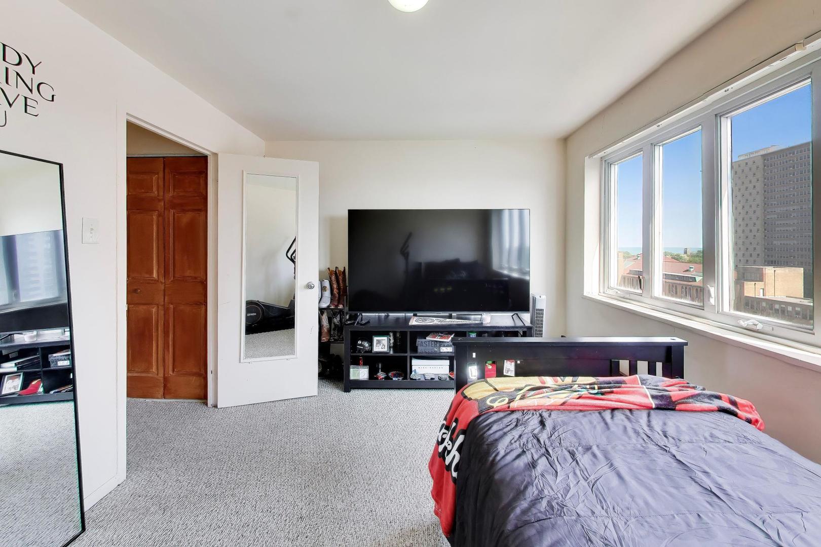 708 West Bittersweet Place Chicago IL 60613