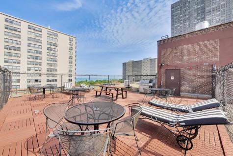 708 West Bittersweet Place Chicago IL 60613