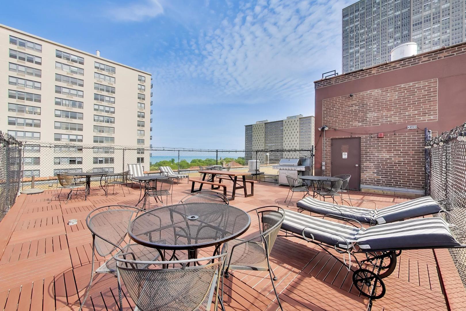 708 West Bittersweet Place Chicago IL 60613