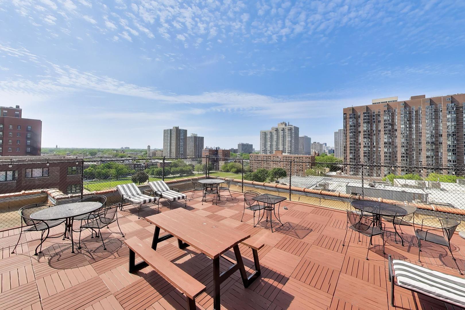 708 West Bittersweet Place Chicago IL 60613