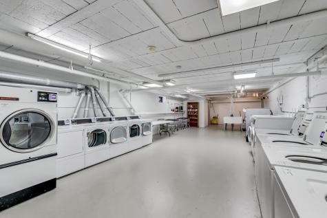 708 West Bittersweet Place Chicago IL 60613