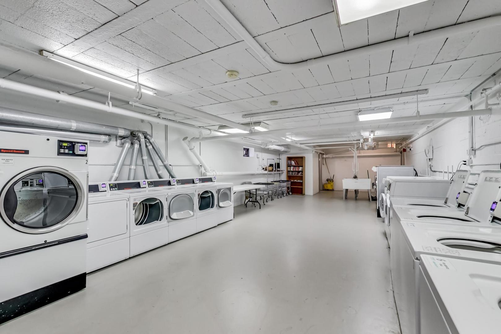 708 West Bittersweet Place Chicago IL 60613