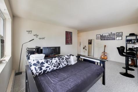 708 West Bittersweet Place Chicago IL 60613