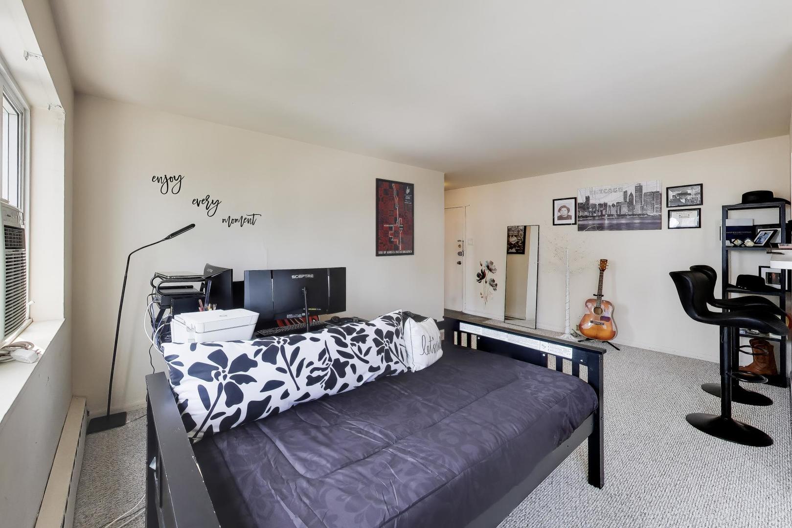 708 West Bittersweet Place Chicago IL 60613