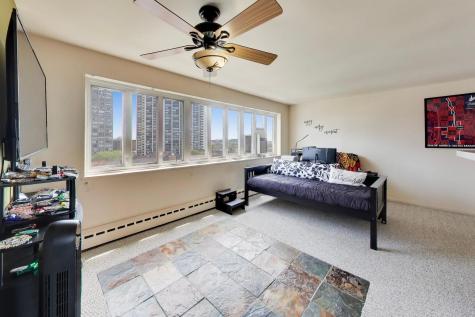 708 West Bittersweet Place Chicago IL 60613