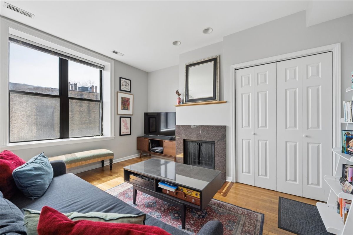 1945 North Sheffield Avenue Chicago IL 60614