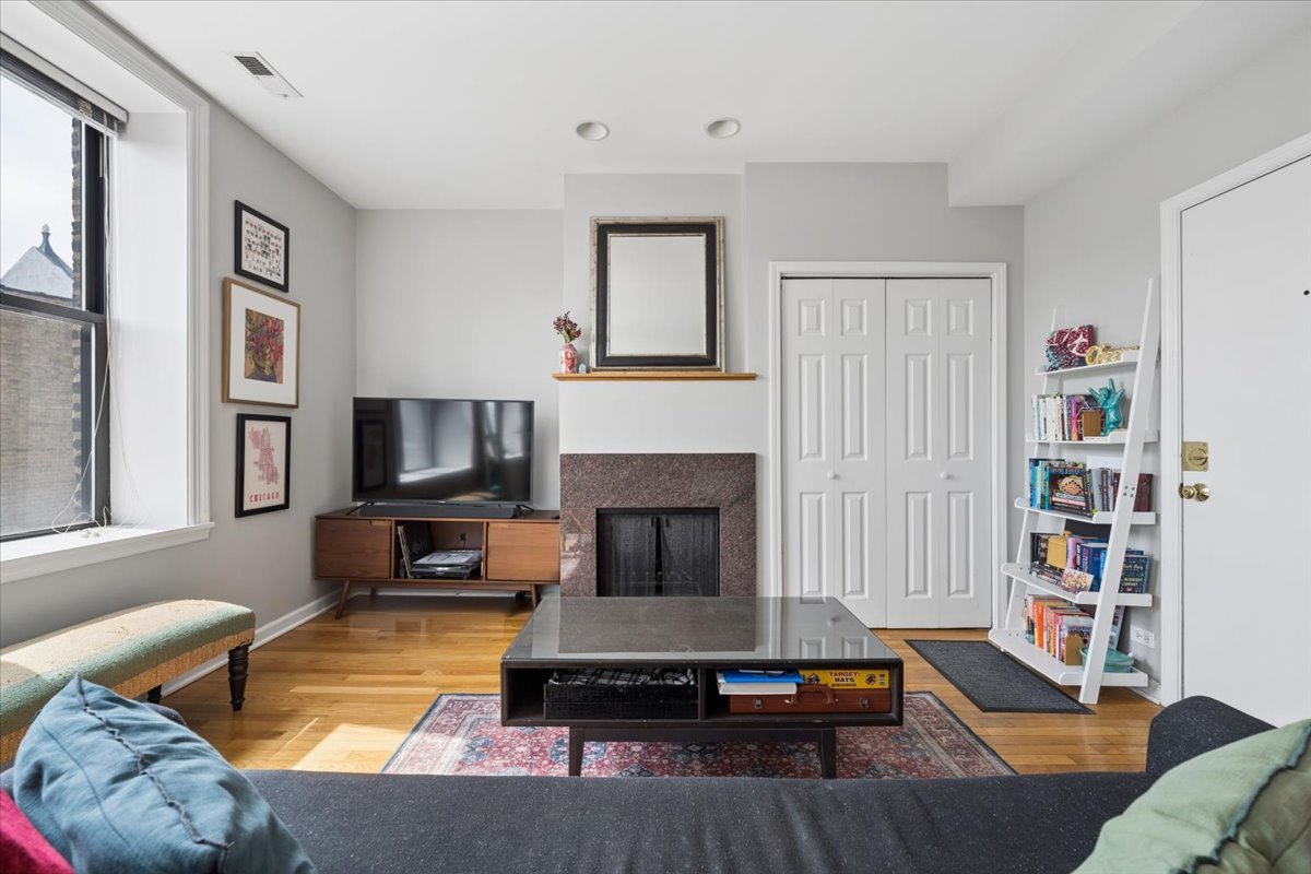 1945 North Sheffield Avenue Chicago IL 60614