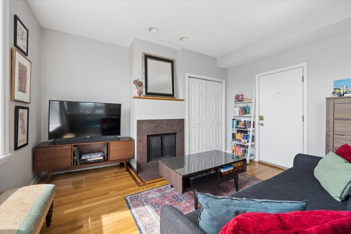 1945 North Sheffield Avenue Chicago IL 60614