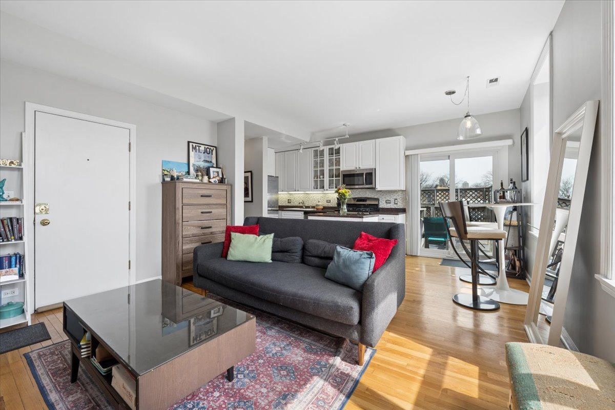 1945 North Sheffield Avenue Chicago IL 60614