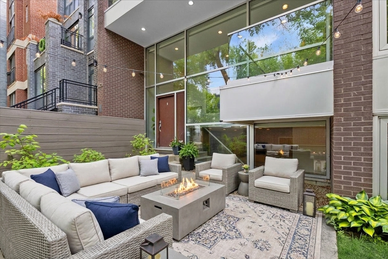 2323 North Leavitt Street Chicago IL 60647