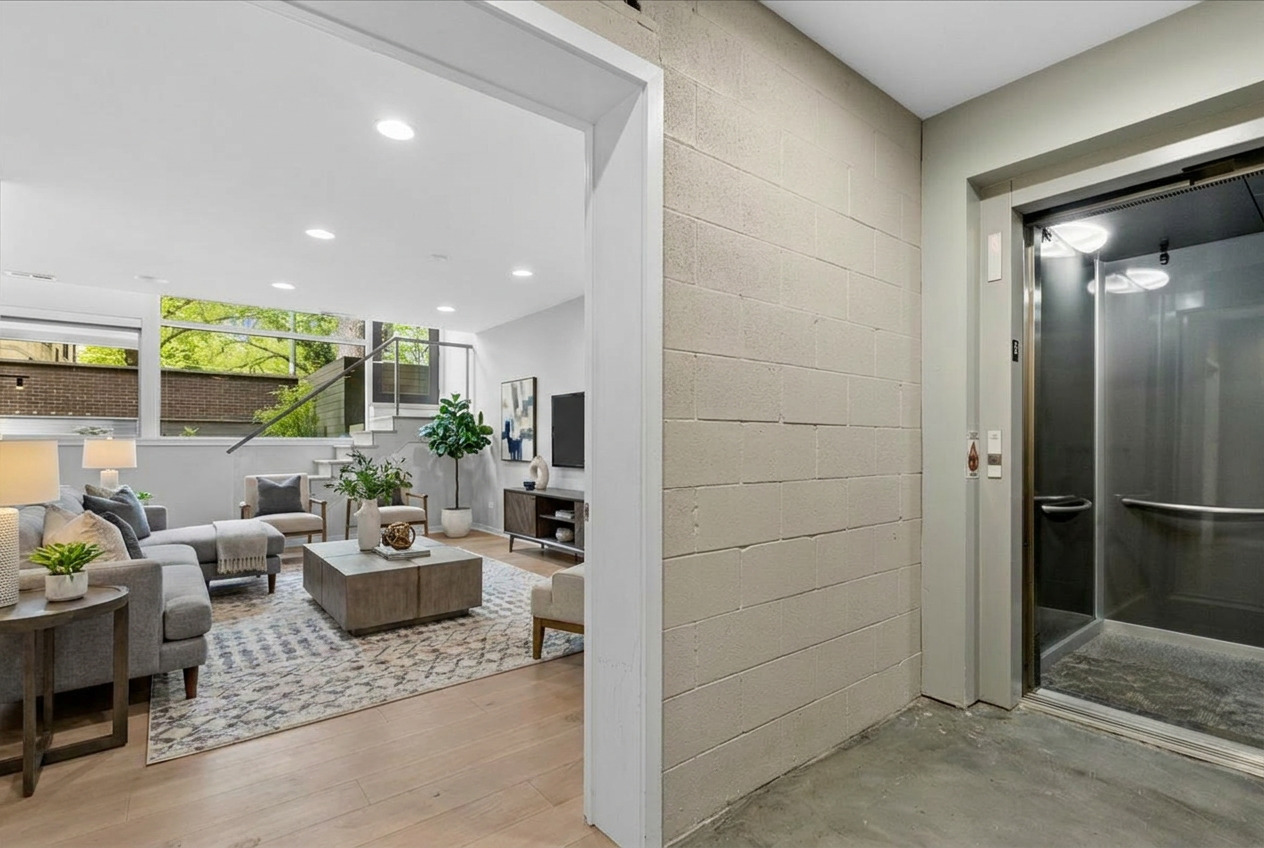 2323 North Leavitt Street Chicago IL 60647