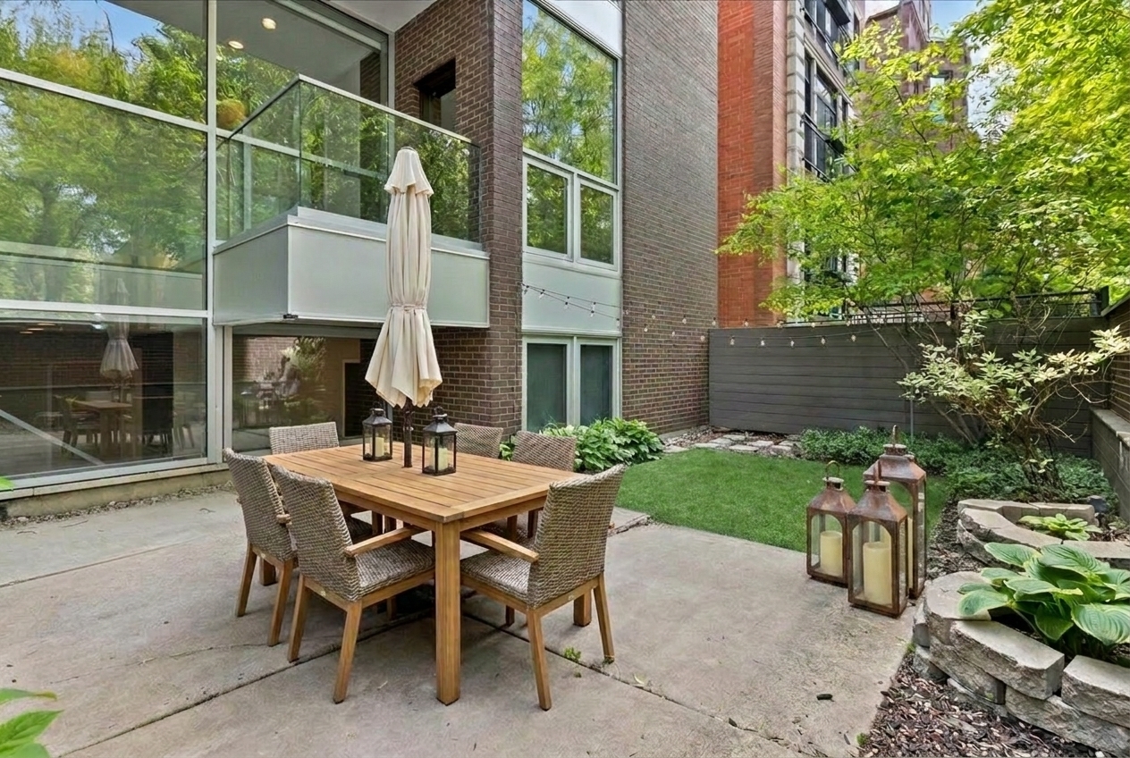 2323 North Leavitt Street Chicago IL 60647