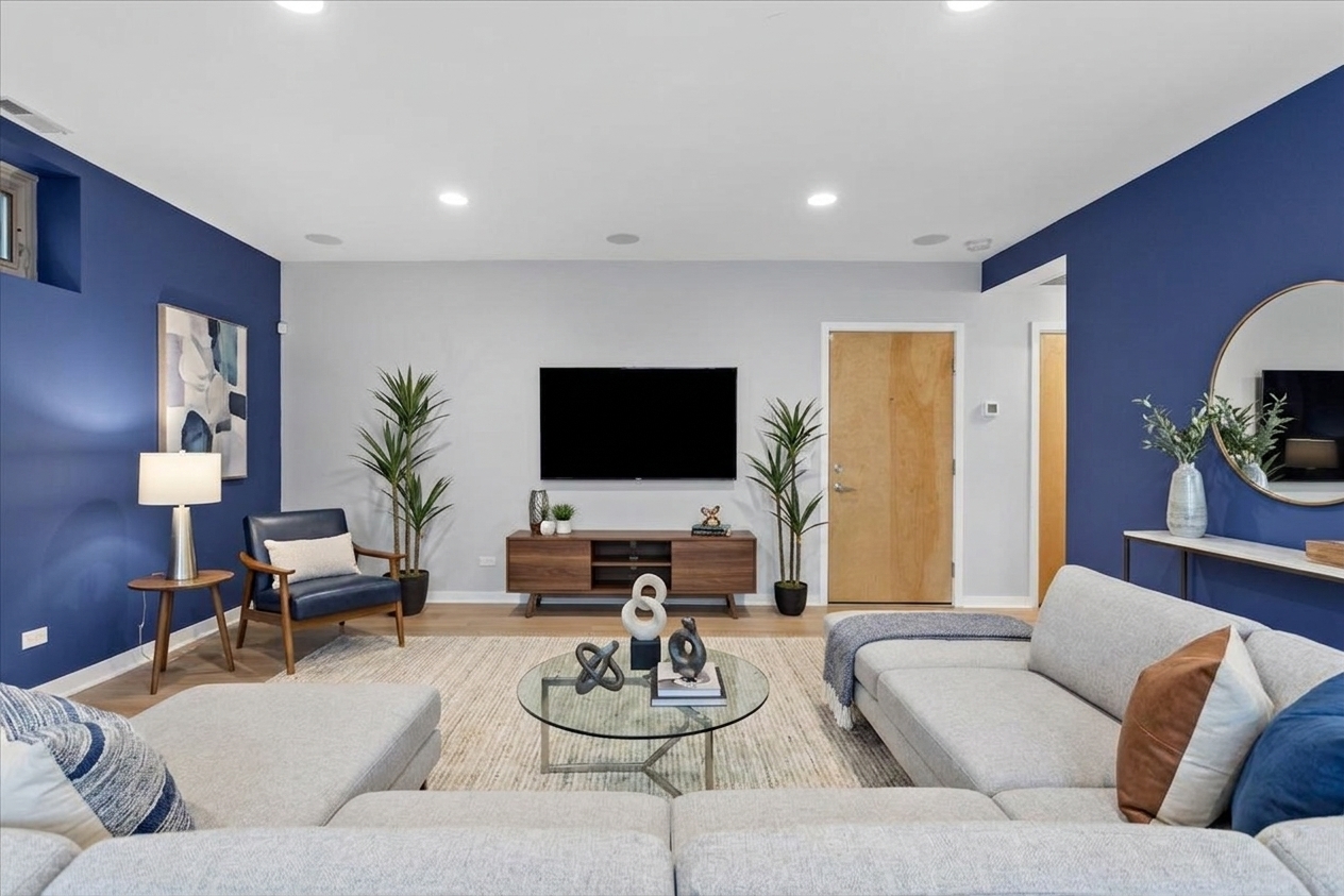 2323 North Leavitt Street Chicago IL 60647