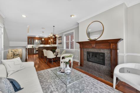 924 West Roscoe Street Chicago IL 60657