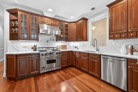 924 West Roscoe Street Chicago IL 60657