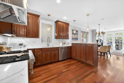 924 West Roscoe Street Chicago IL 60657