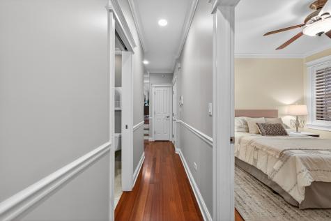 924 West Roscoe Street Chicago IL 60657