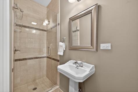 924 West Roscoe Street Chicago IL 60657